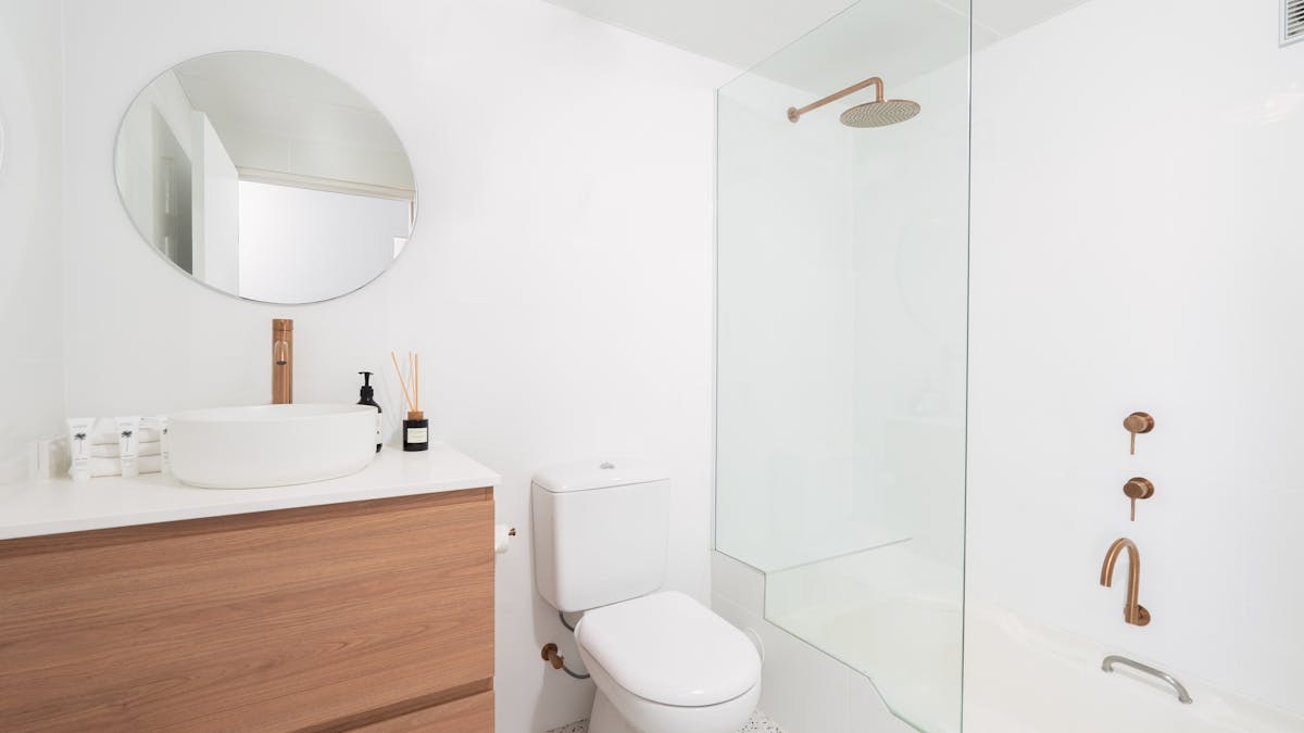 Spacious Bathroom