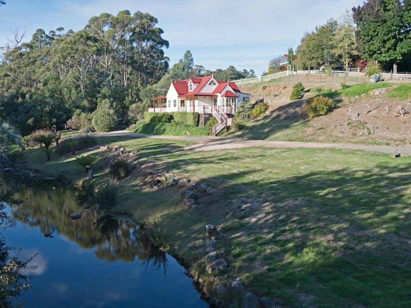 Emily and Elisa Cottages image