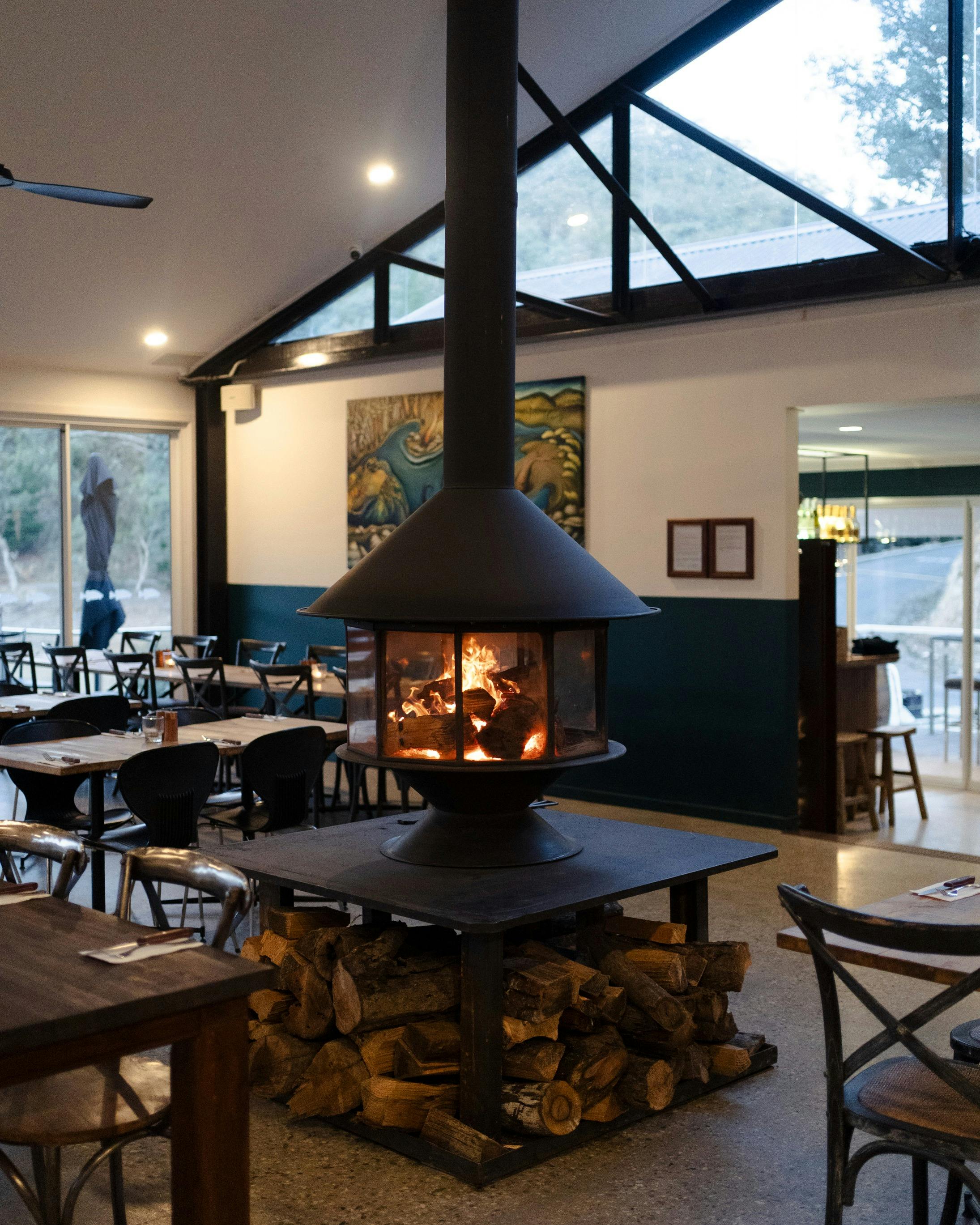 Lake Eildon Hotel