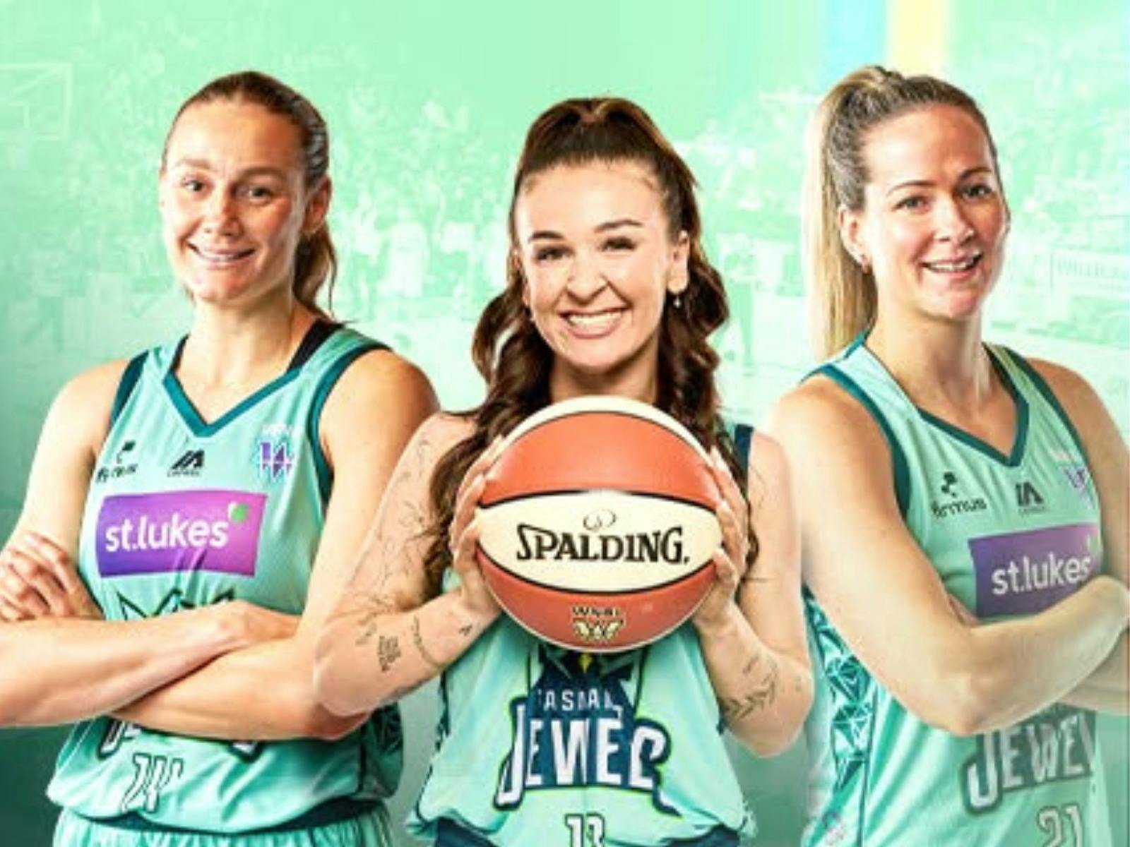 Jewels players with ball