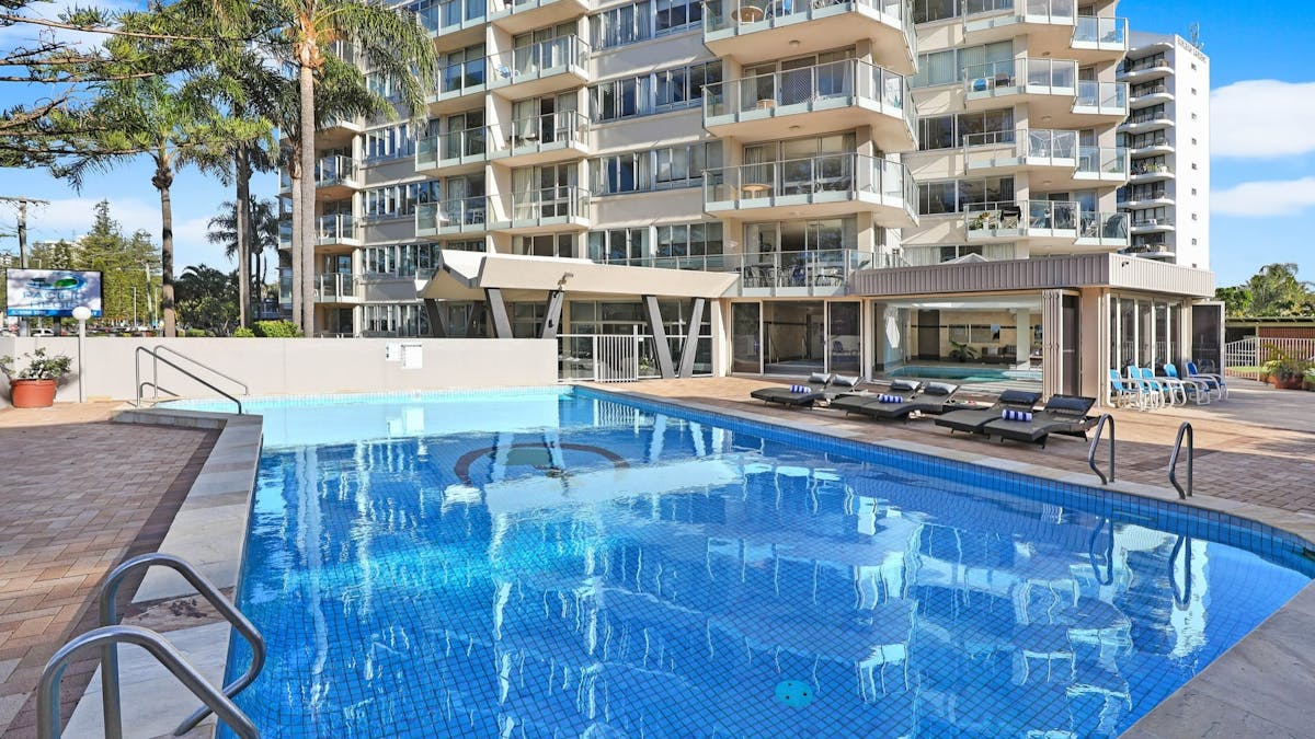 Pacific Regis Burleigh Outdoor pool