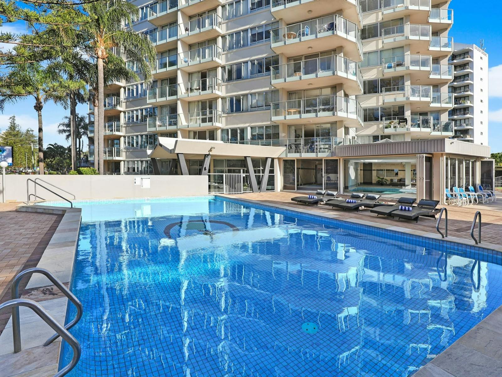 Pacific Regis Burleigh Outdoor pool Pacific Regis Burleigh Outdoor pool