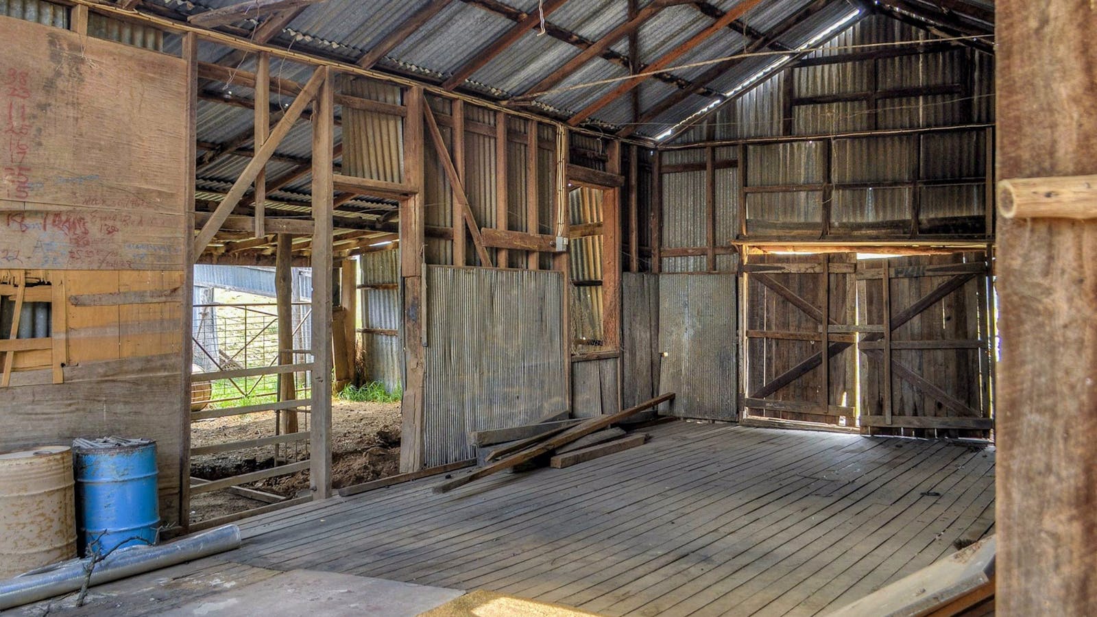 Capertee Woolshed ruins