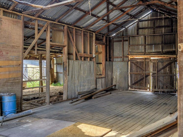 Capertee Woolshed ruins