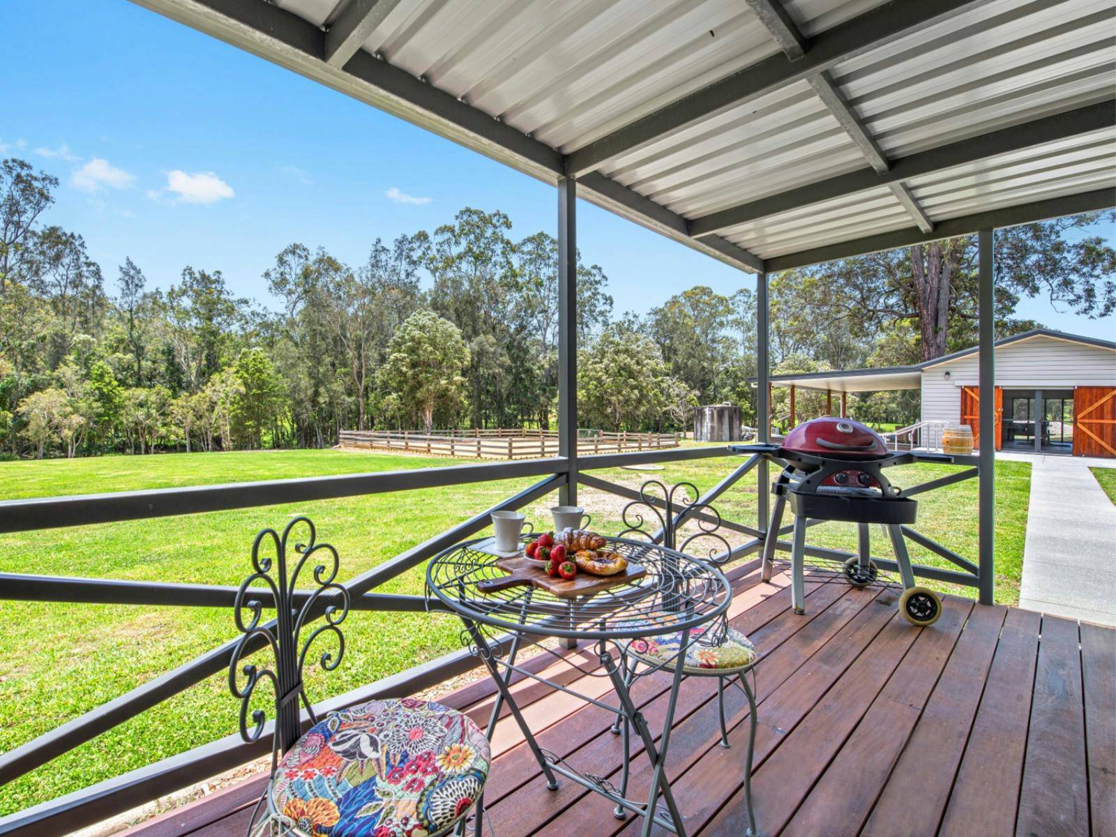 코티지 뒷쪽 데크