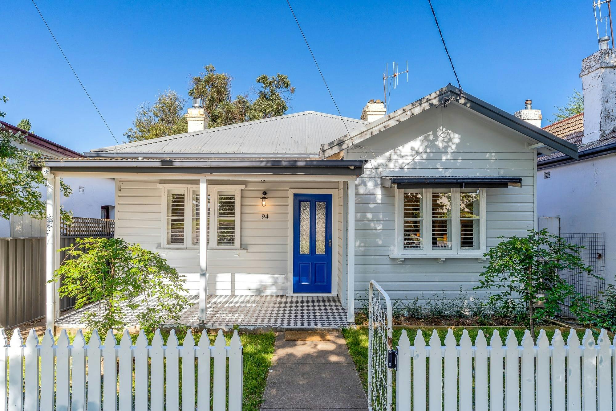 Cute cottage with blue door in Orange NSW