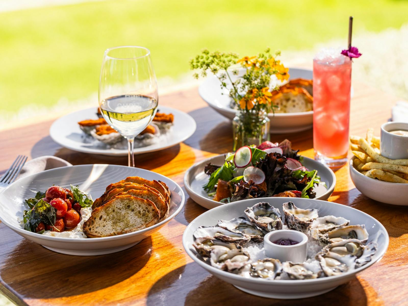 Casual dining at Cupitt's Estate