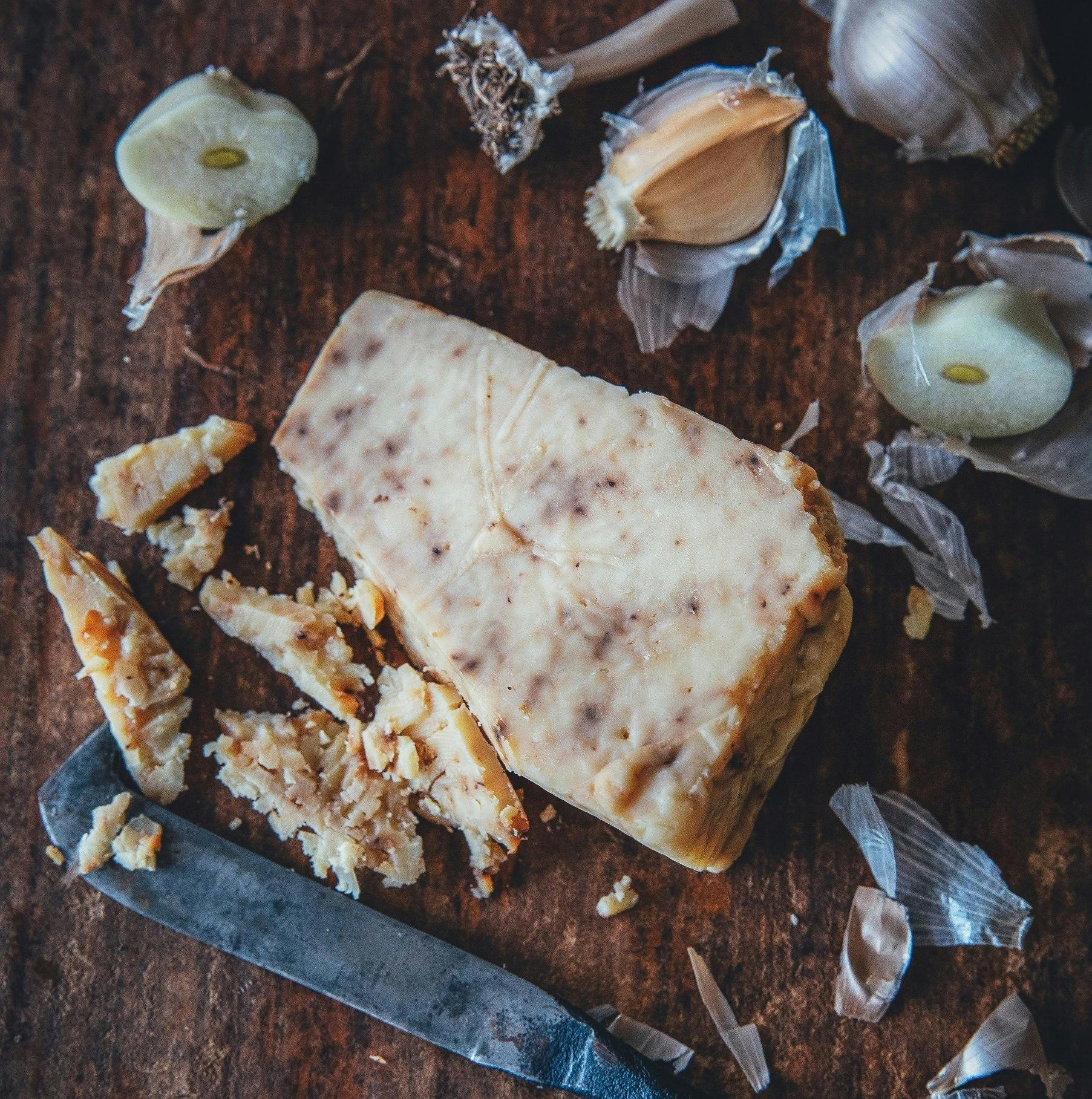 Award winning combination of fermented black garlic blended with our 2 year Vintage!