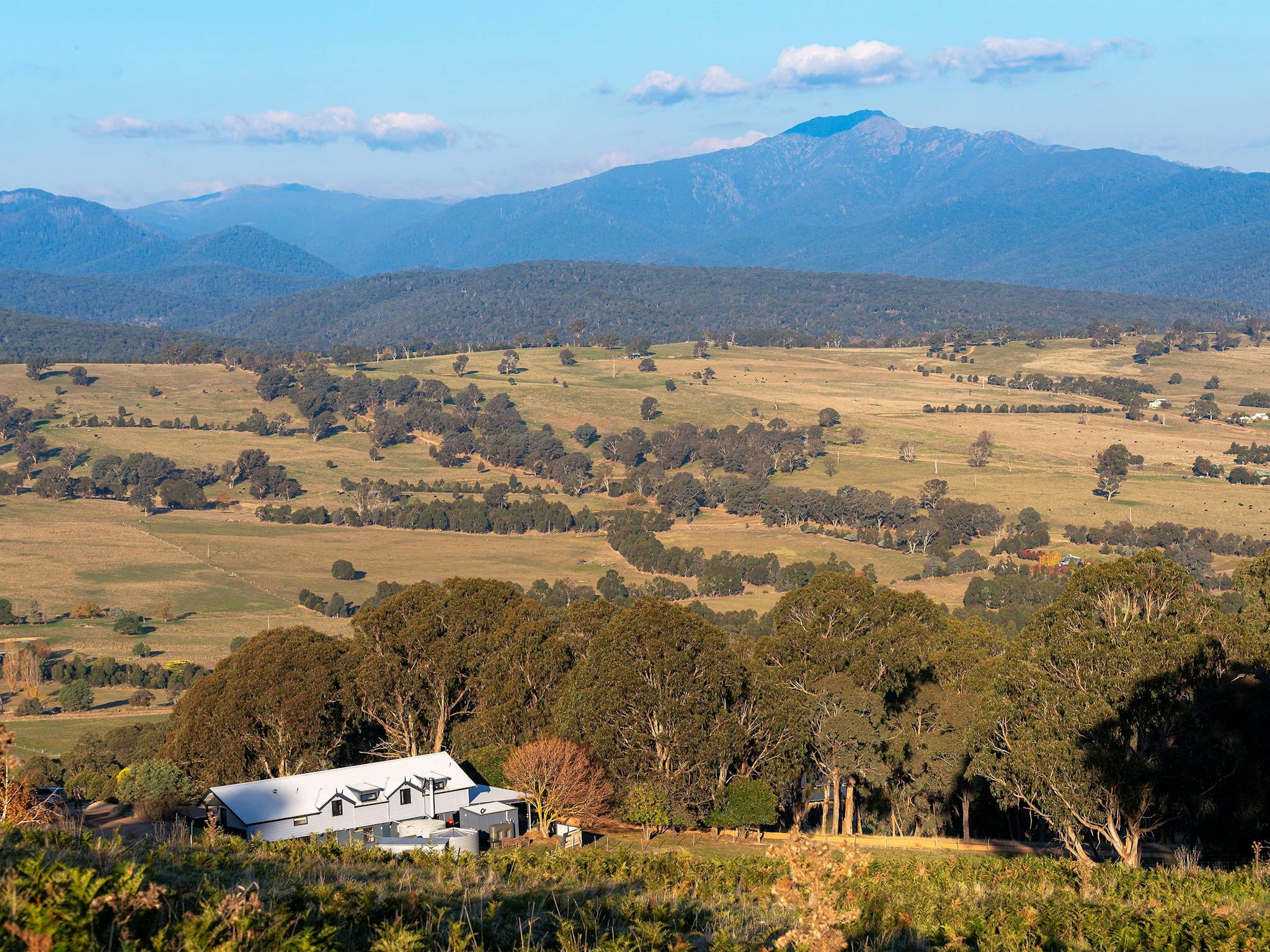 Panoramic view of Oberon lodge with mountain backdrop
