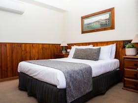 Budget Accommodation Standard Cosy Room