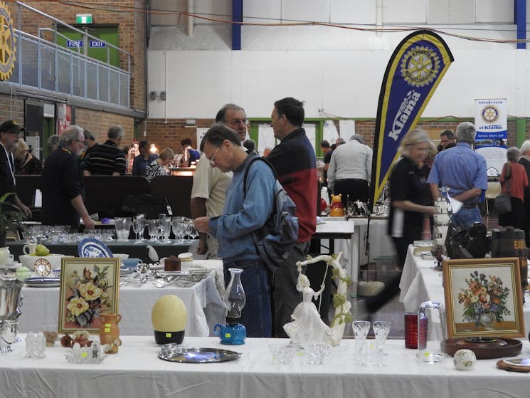 Antiques and Retro Fair in Kiama NSW Holidays & Things