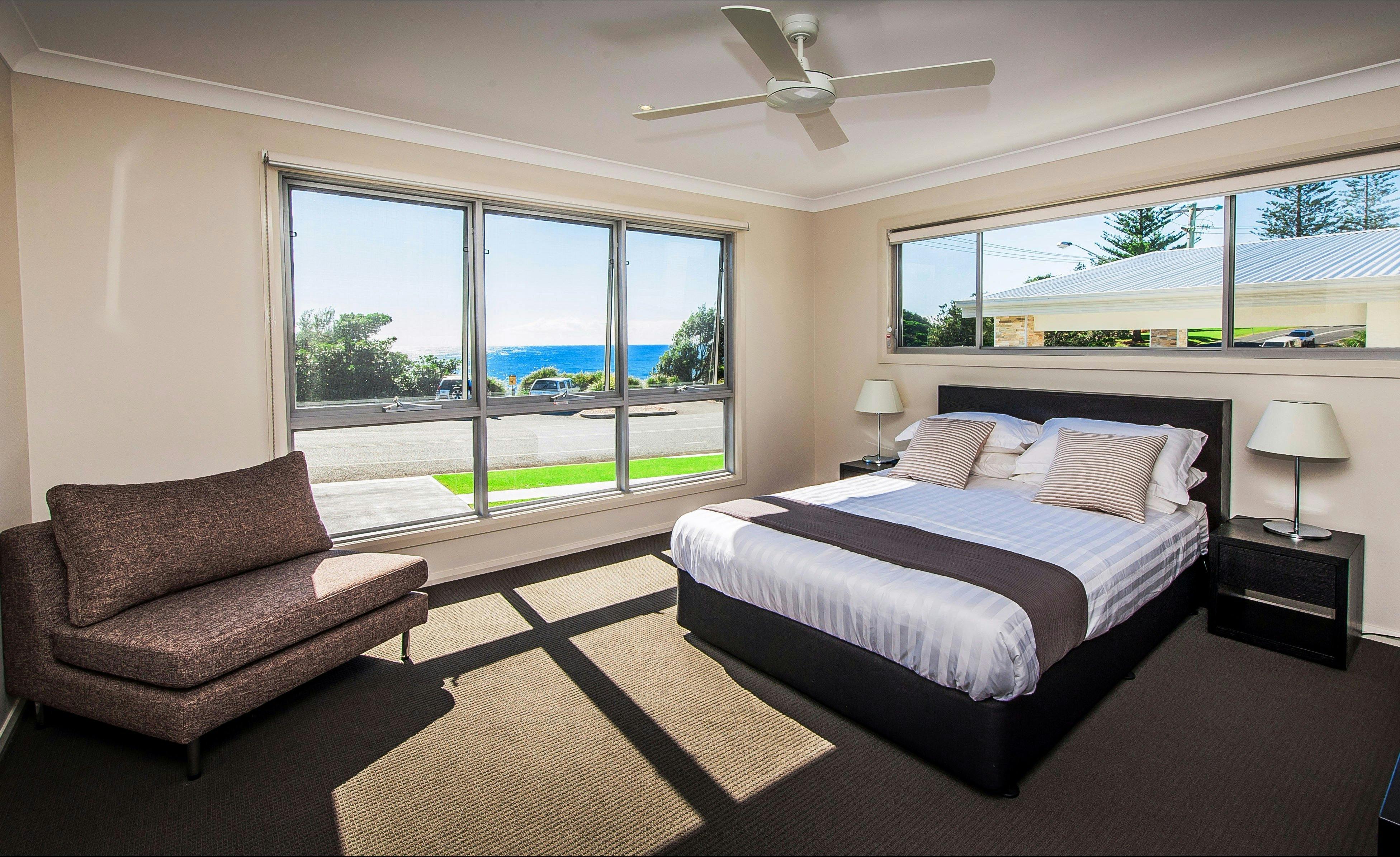 Escape at Nobbys - Beach House - Master Bedoom