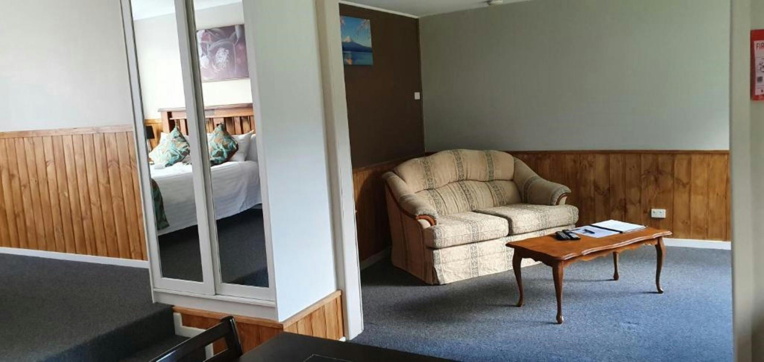 Cradle Alpine Retreat: Hartz studio