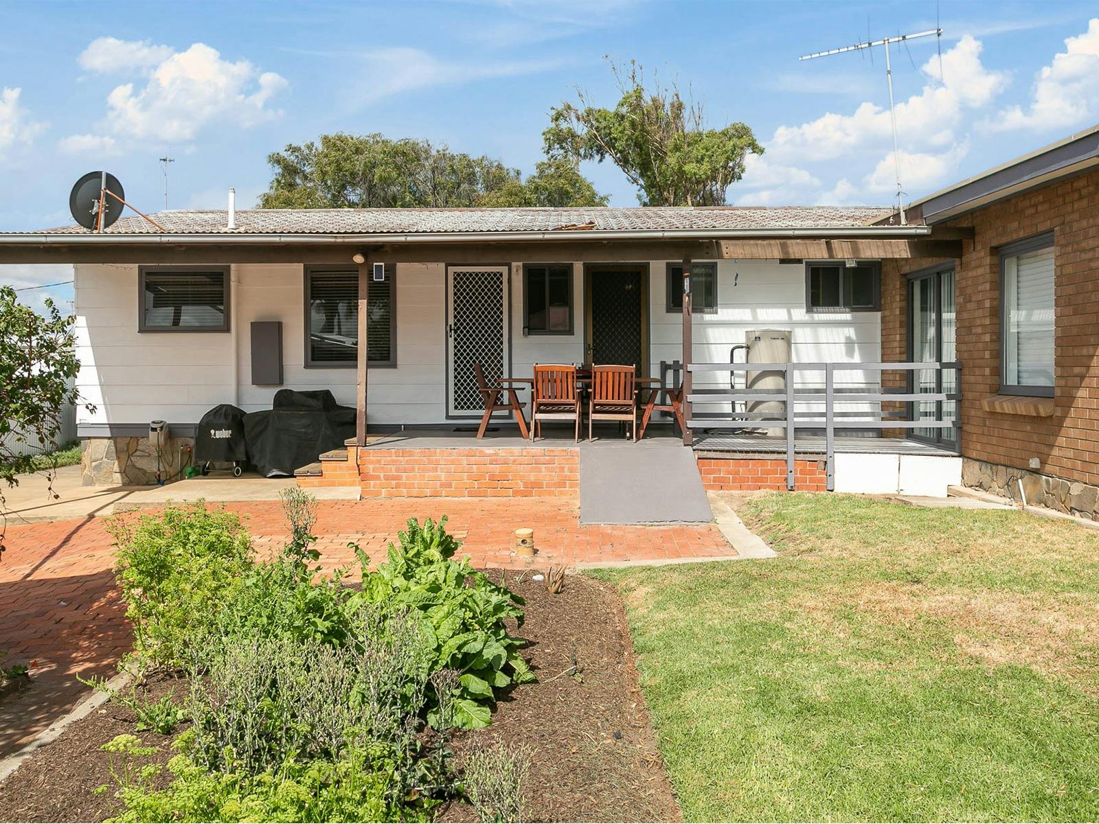 Updated Coastal Beach House in Funky Port Elliot