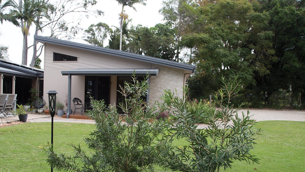 Studio Art Gallery on a tranquil acre at Bribie Pines Estate Ningi Qld