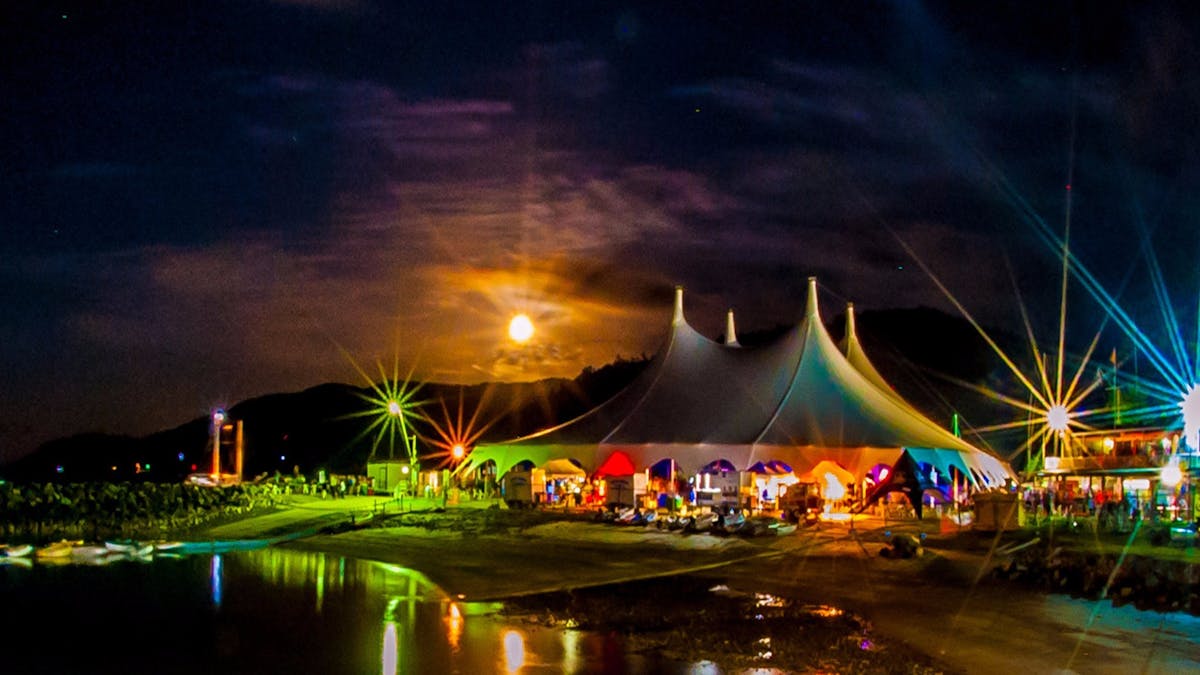 MAIN STAGE BY NIGHT