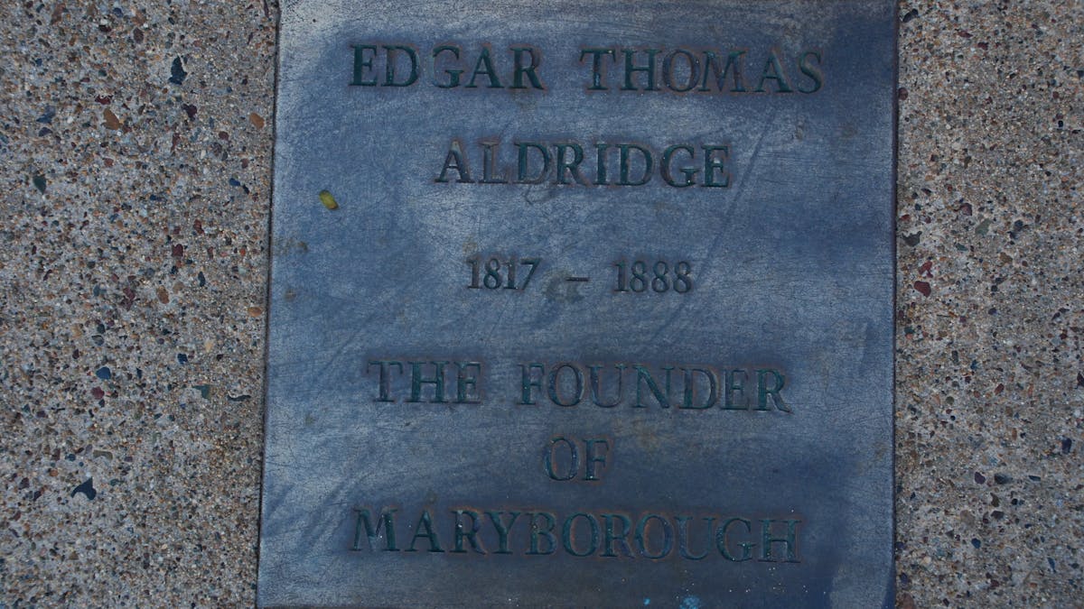 photo of the plaque for Edgar Aldridge which says Founder of Maryborough