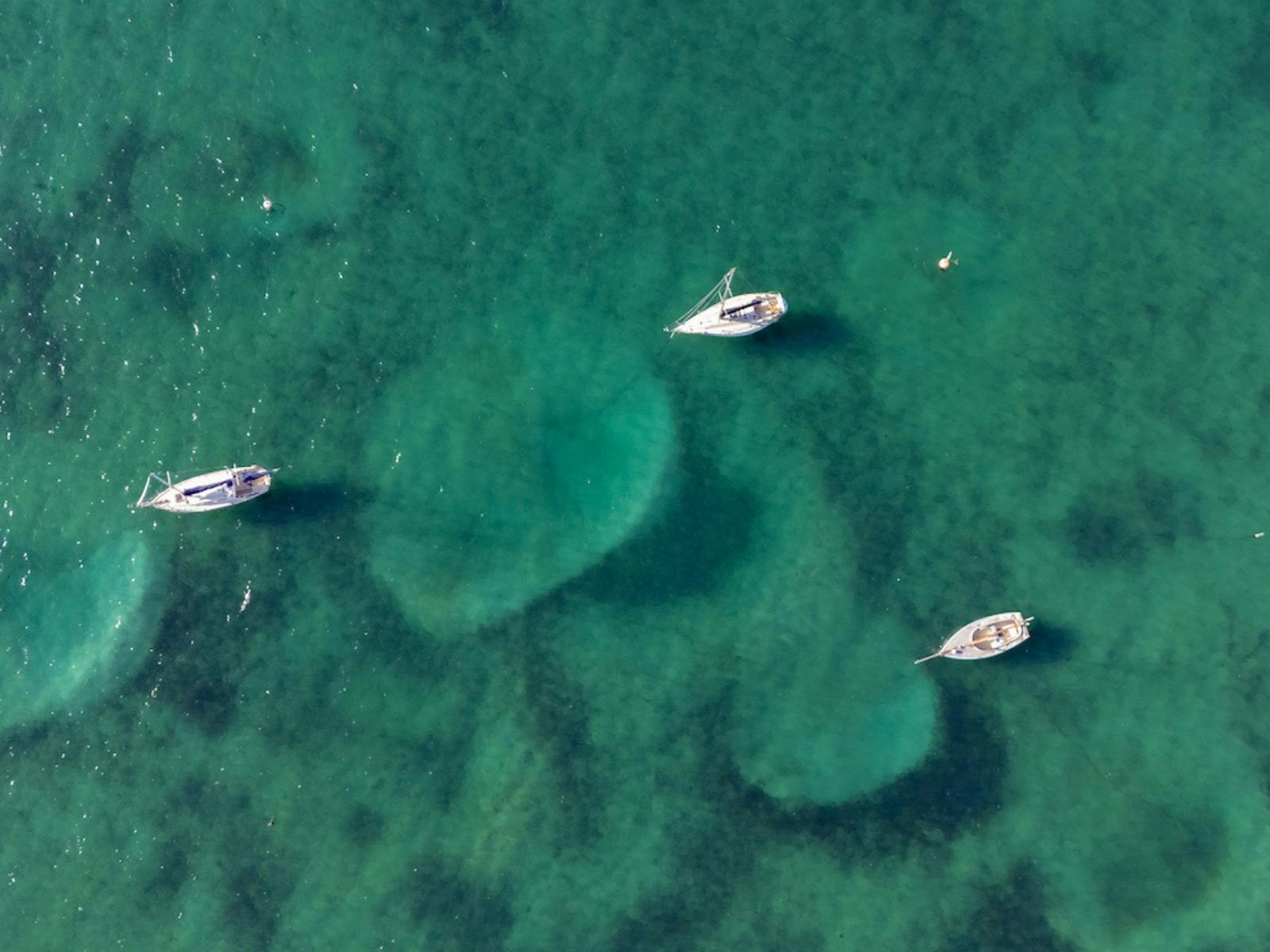 An overhead shot of the Sorrento Bay featuring three boats