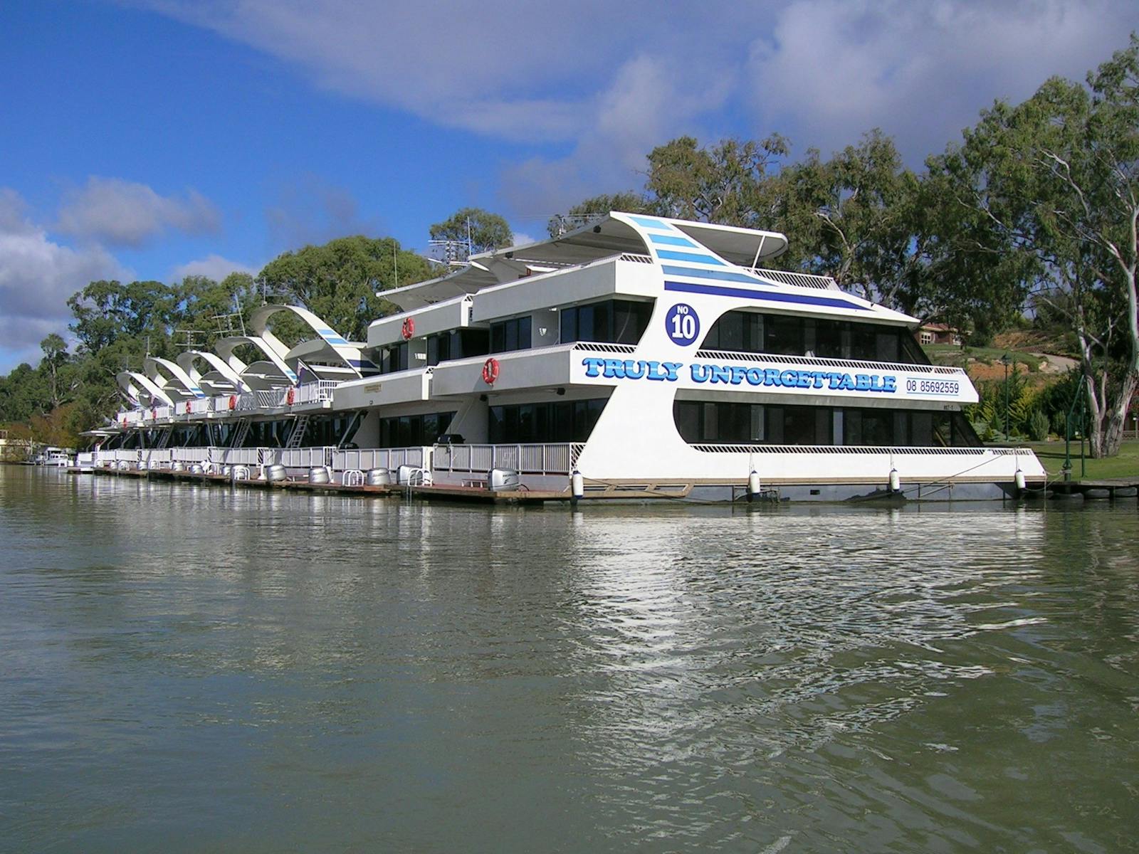 Unforgettable Houseboats