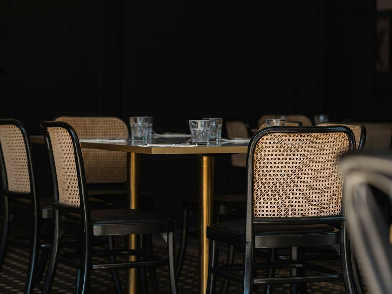 dining room at the victoria hotel rutherglen