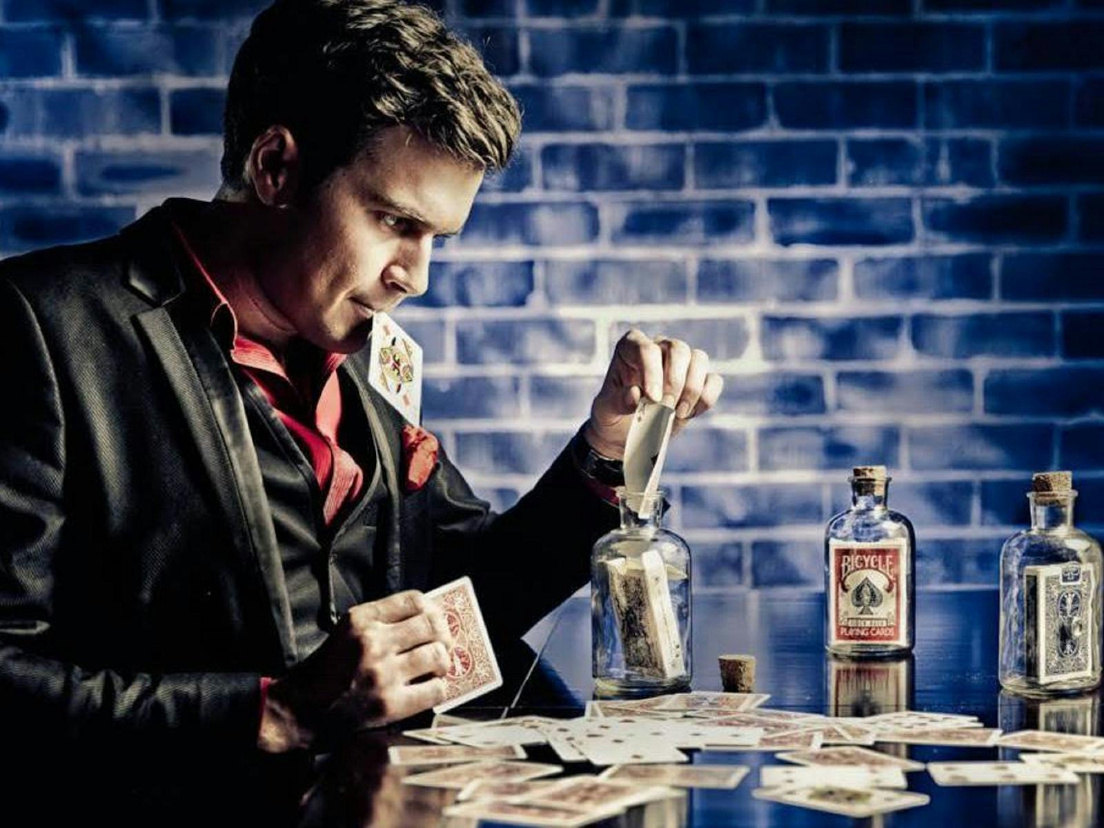 Jonas Jost with cards