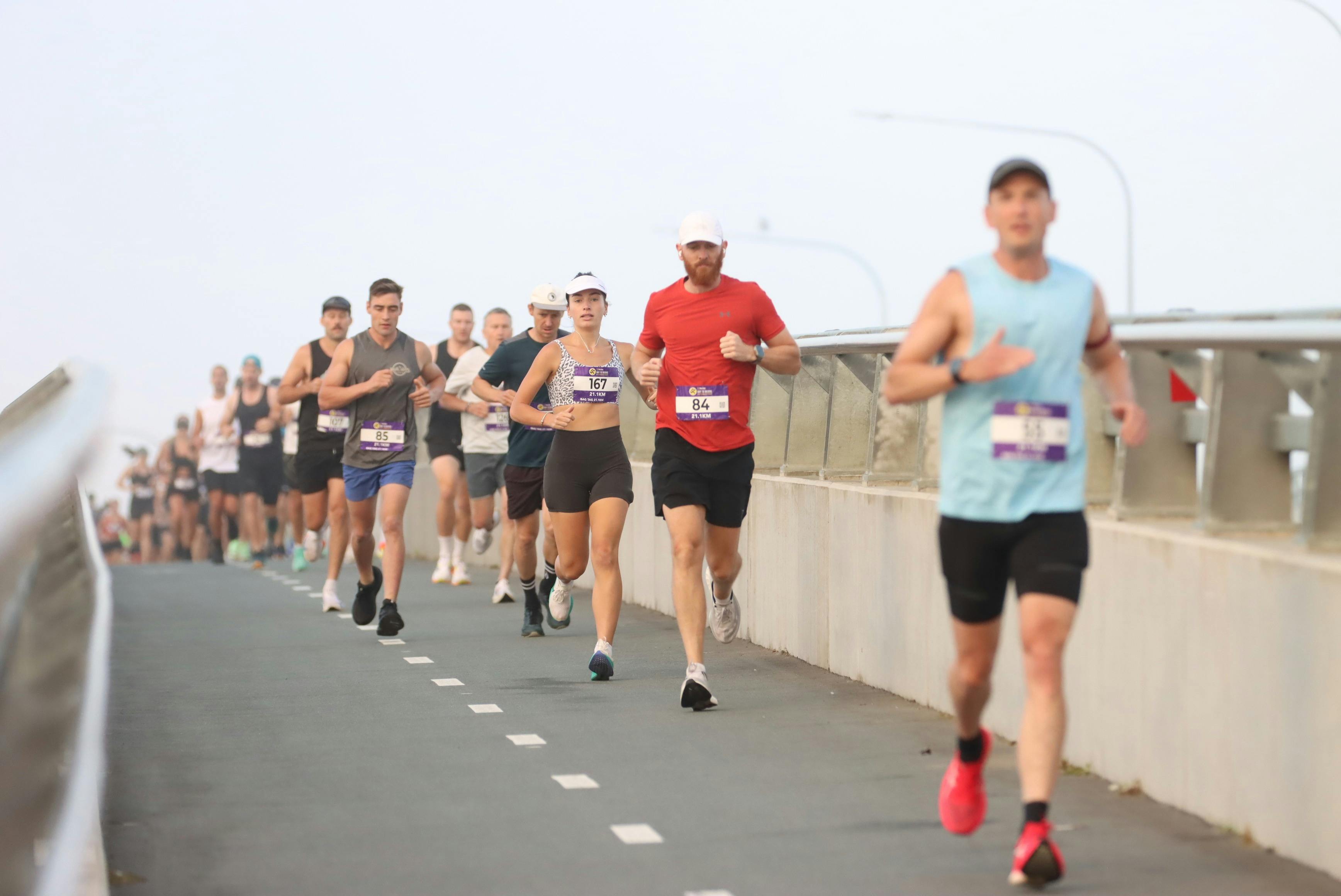 A group of runners crossing the Clyde River Bridge