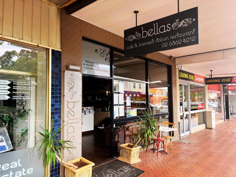 Bellas cafe Parkes storefront