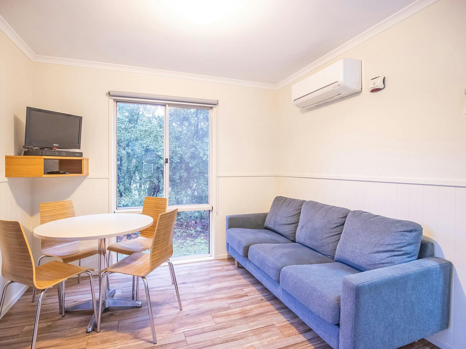 Feathertop Villa - Living Room