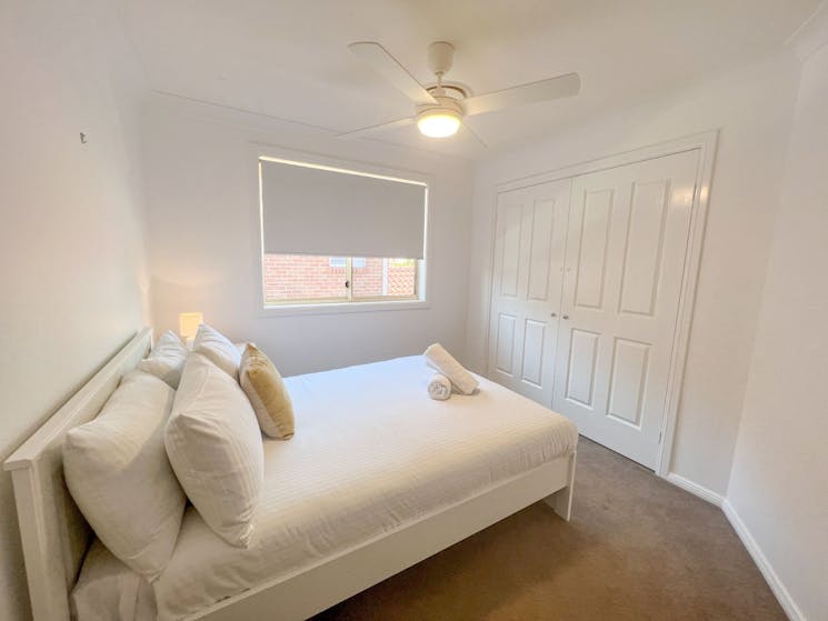 Double bed, ducted air conditioning and ceiling fans