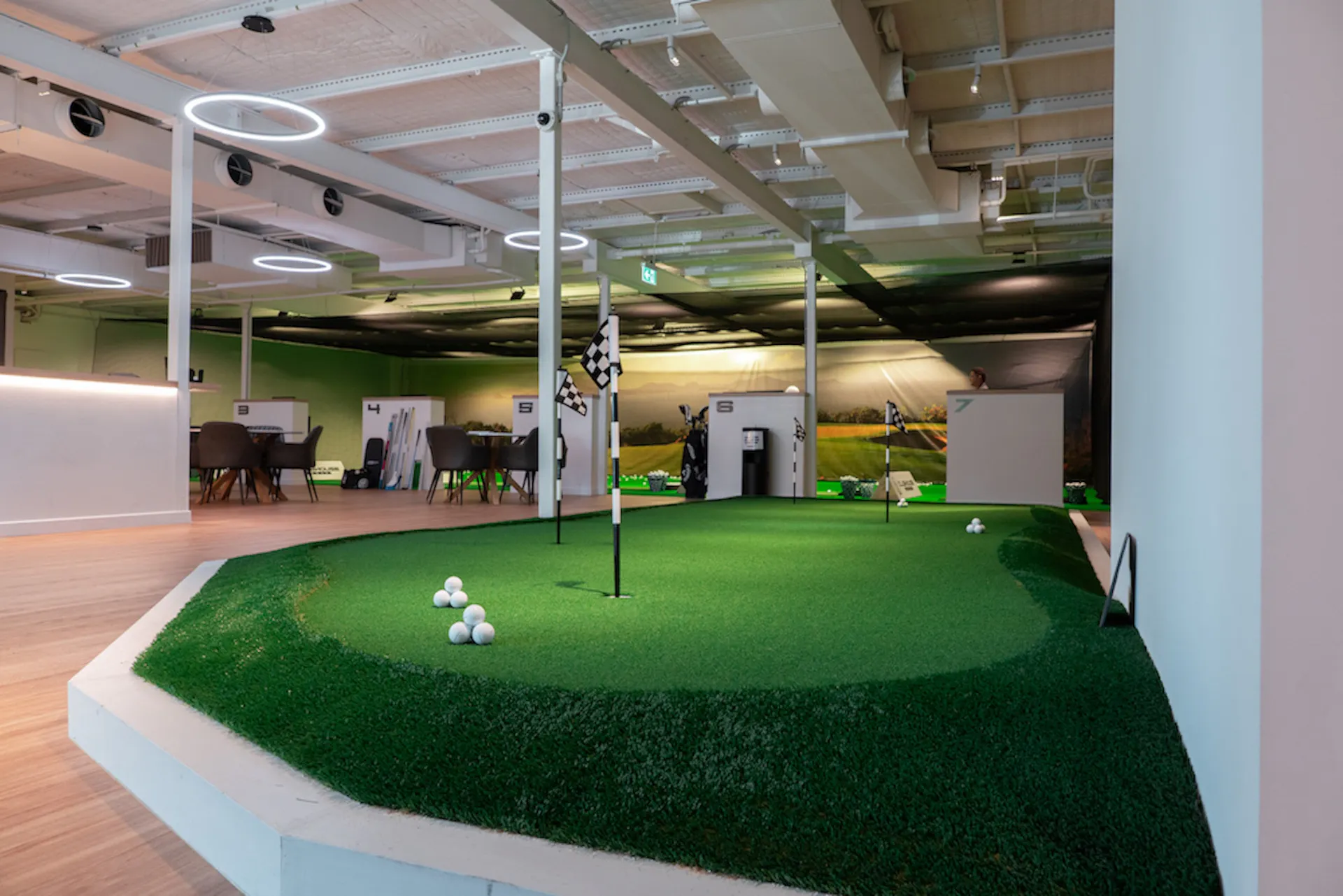 Clubhouse Golf Putting Green