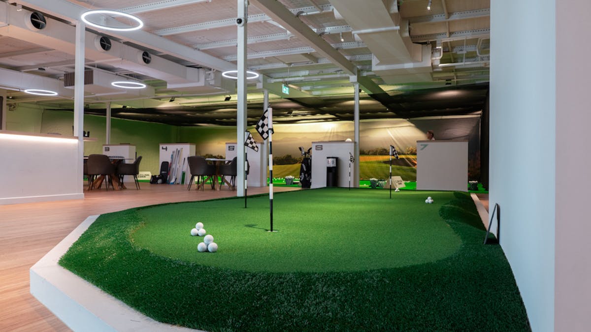 Clubhouse Golf Putting Green Clubhouse Golf Putting Green