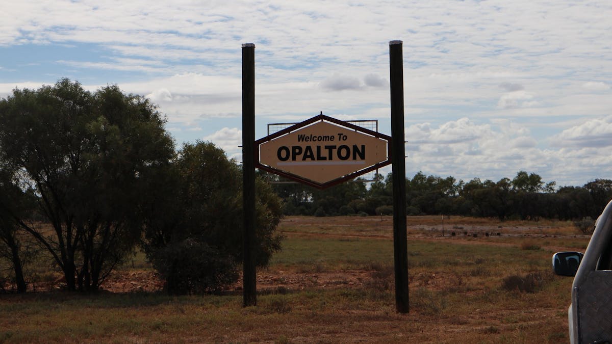 Opalton sign