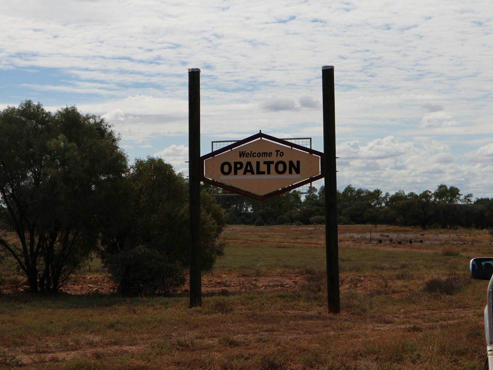 Opalton sign Opalton sign