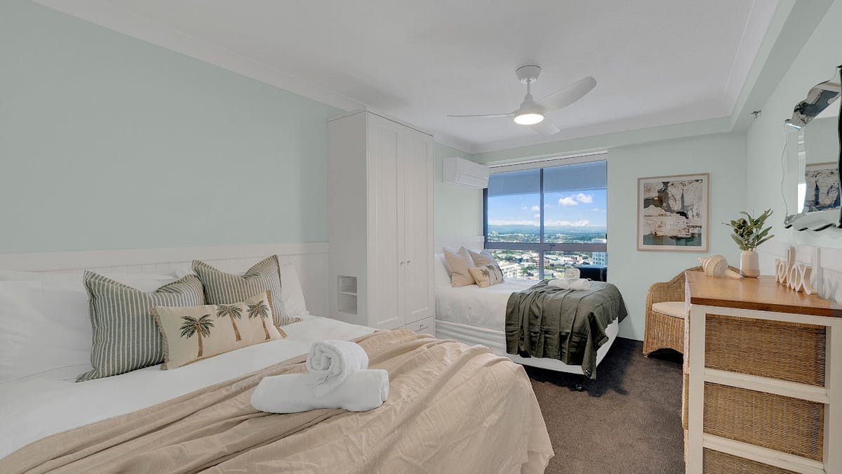 2 bedroom unit in Burleigh - Second bedroom