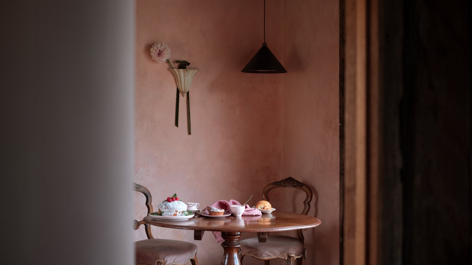 The kitchen table overlooking the river