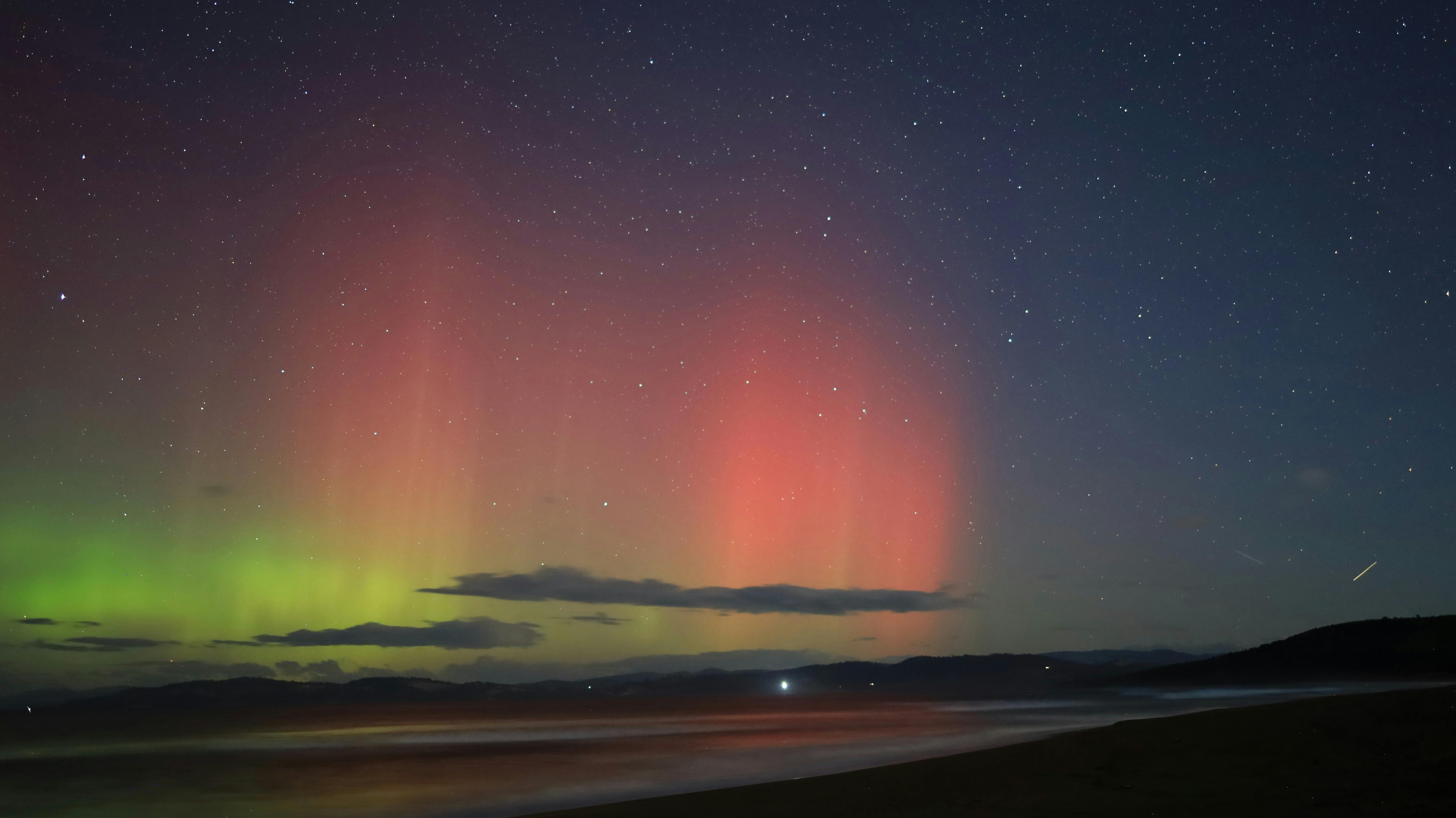 A glimpse of the Southern Lights (Aurora Australis) in Tasmania