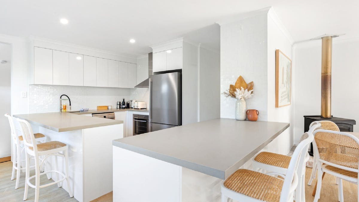 Full kitchen Full kitchen