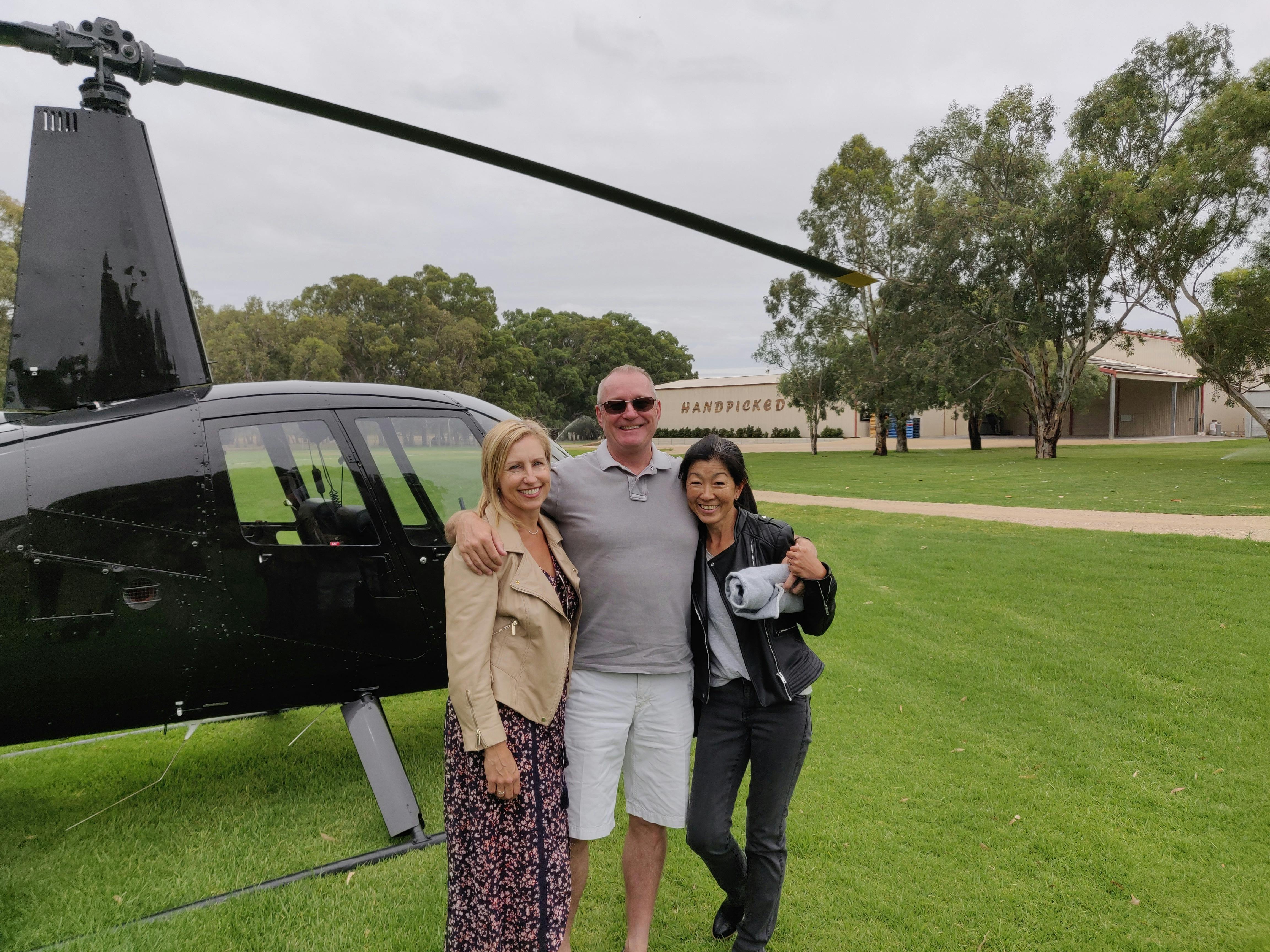 Happy guests on the Lakebreeze lawn