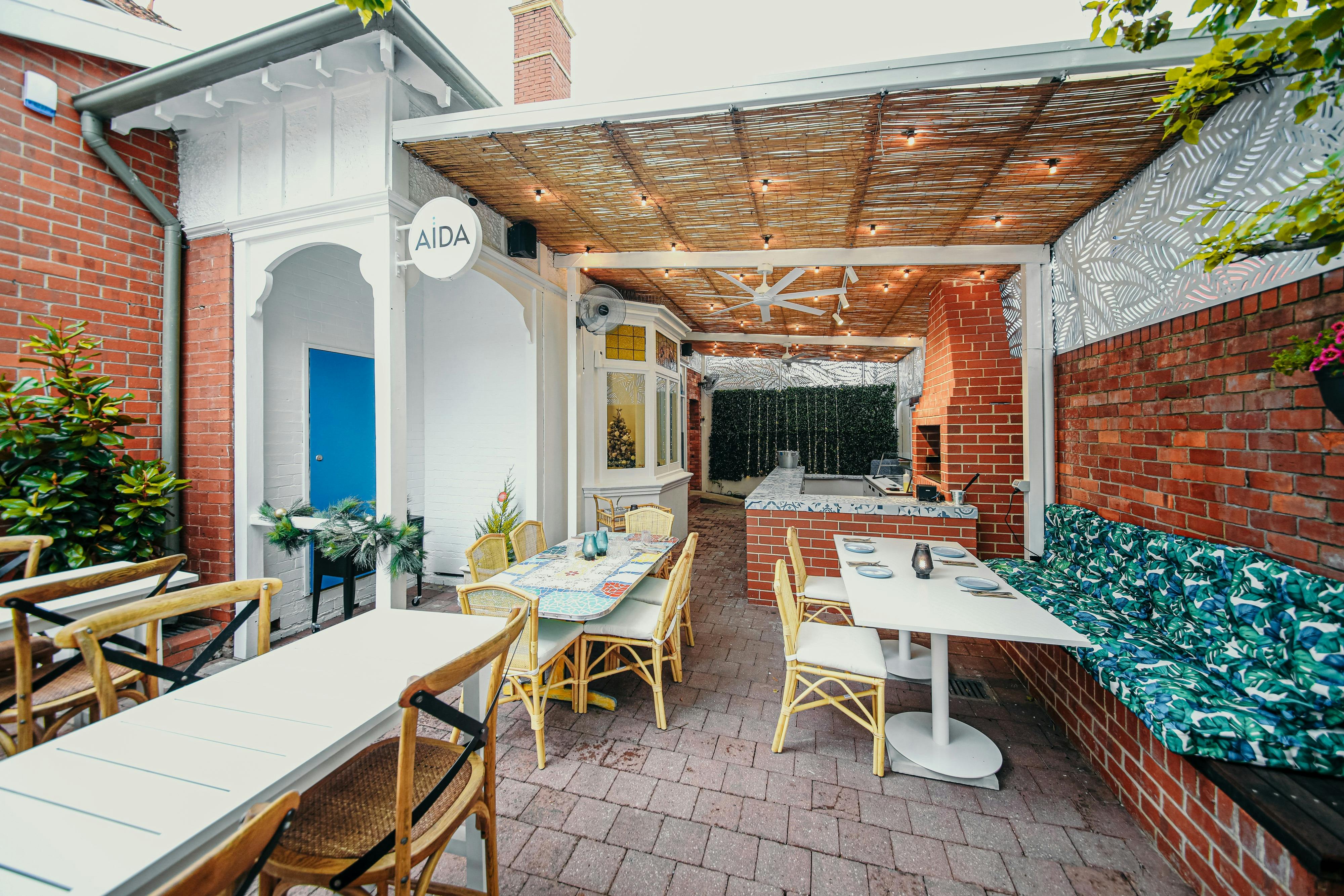 Outdoor Kitchen/ Grill