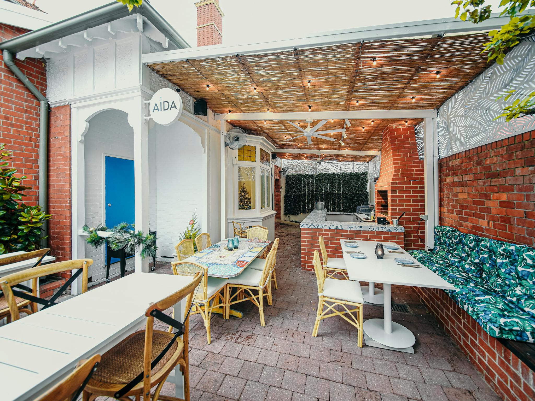 Outdoor Kitchen/ Grill