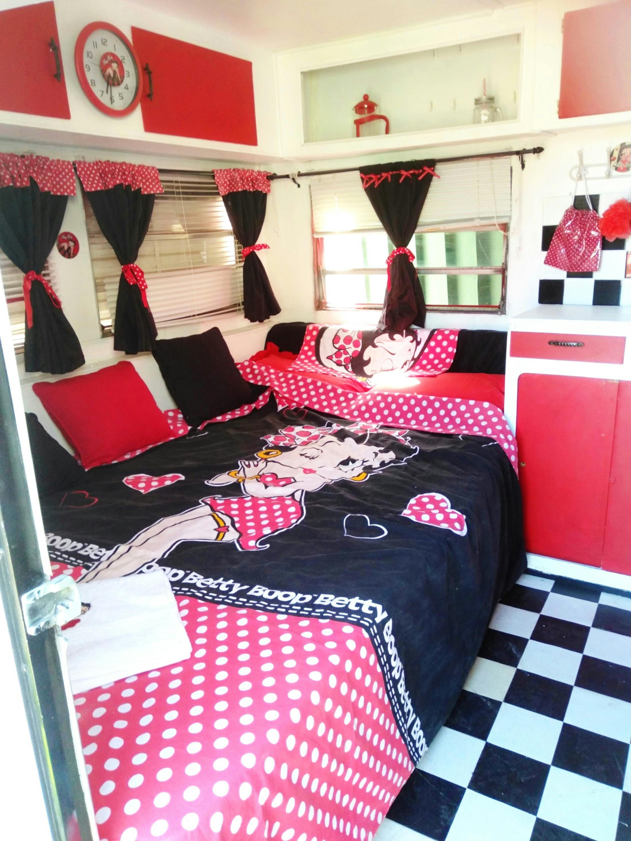 昆比公园的贝蒂娃娃大篷车