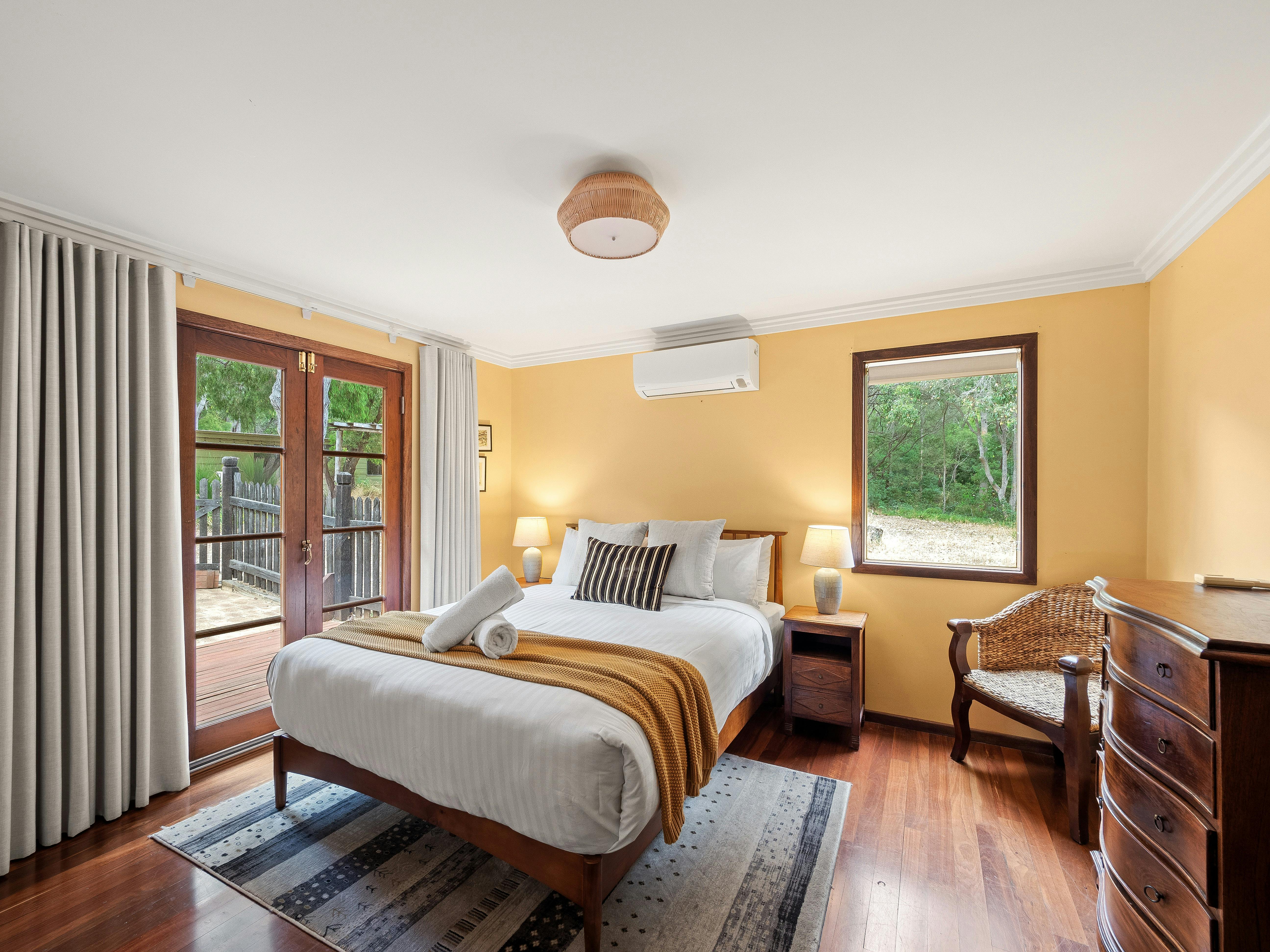 Bedroom 2 - 1 Queen - Reverse-cycle Air-conditioning