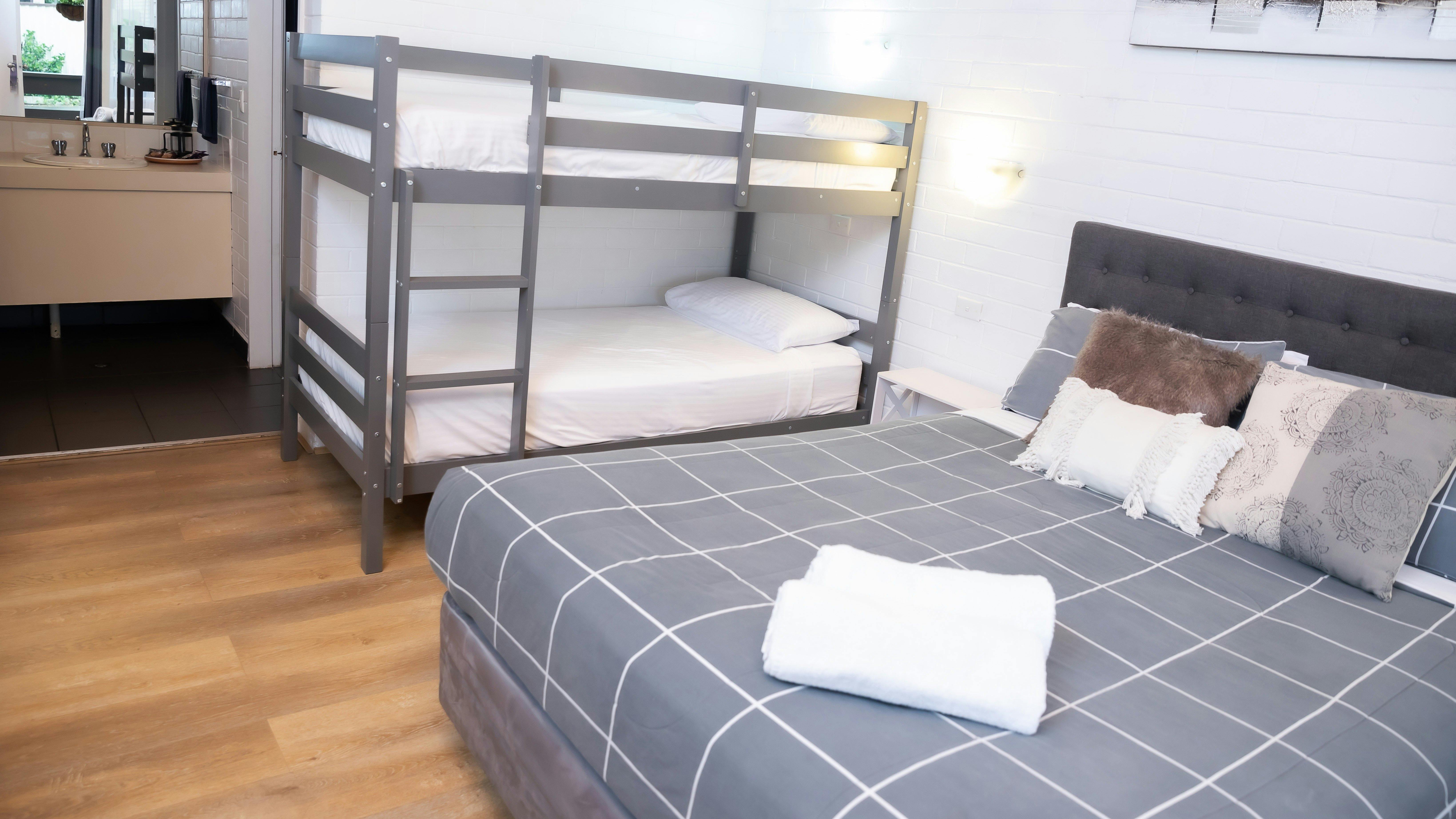 這間標準家庭間非常受家庭歡迎，因為它經濟實惠且經過全面翻新