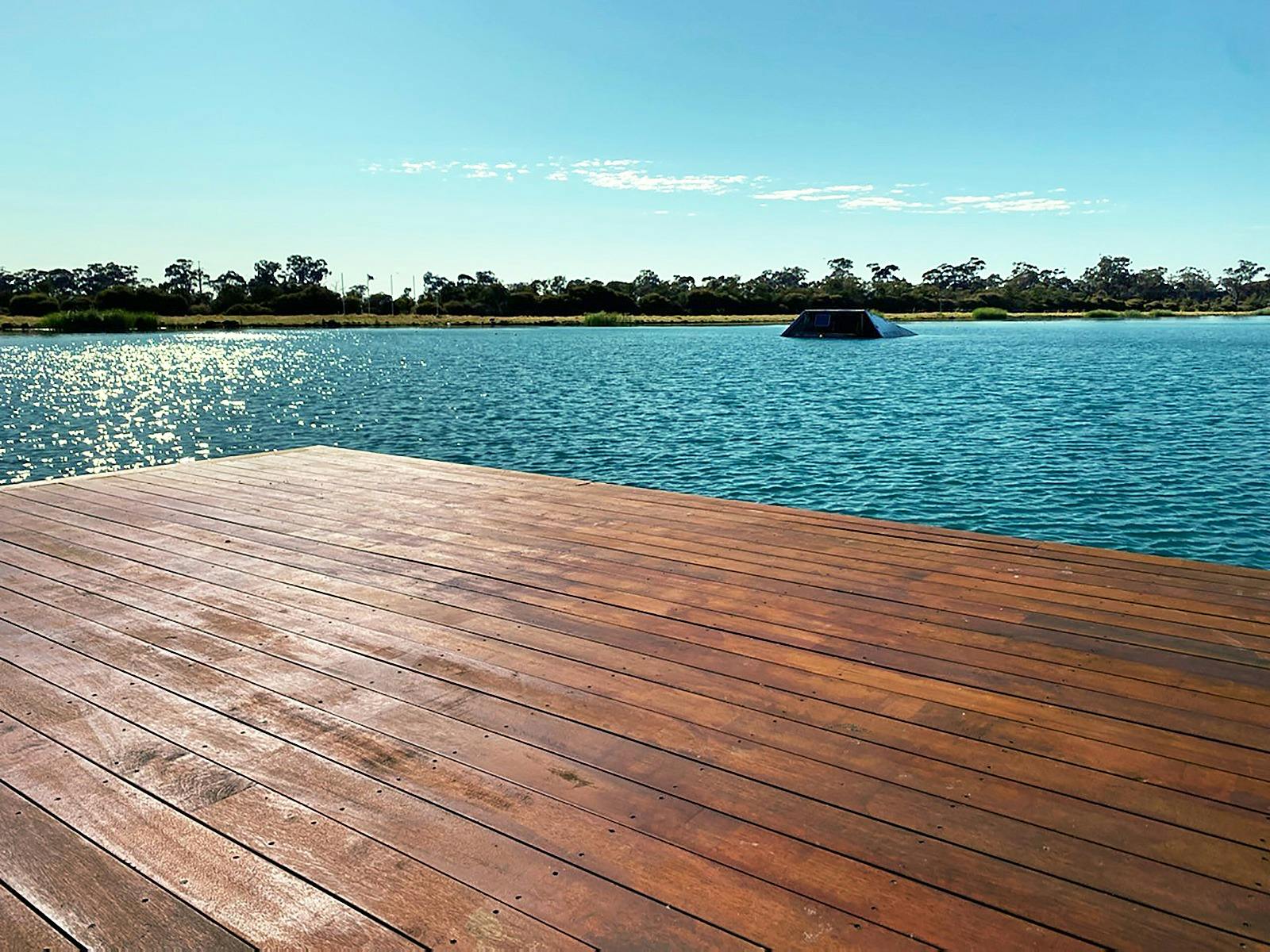 완벽한 수상 스키 호수를 대여할 수 있습니다.