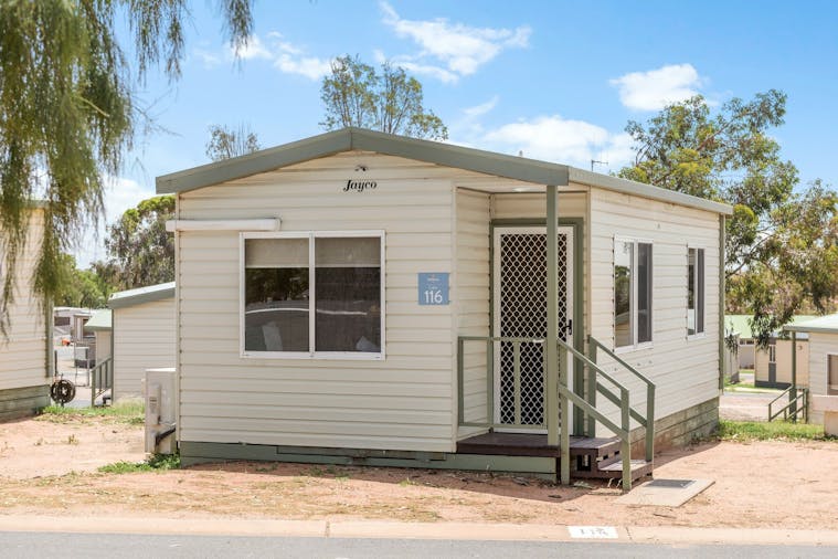 Economy Cabin Sleeps 5