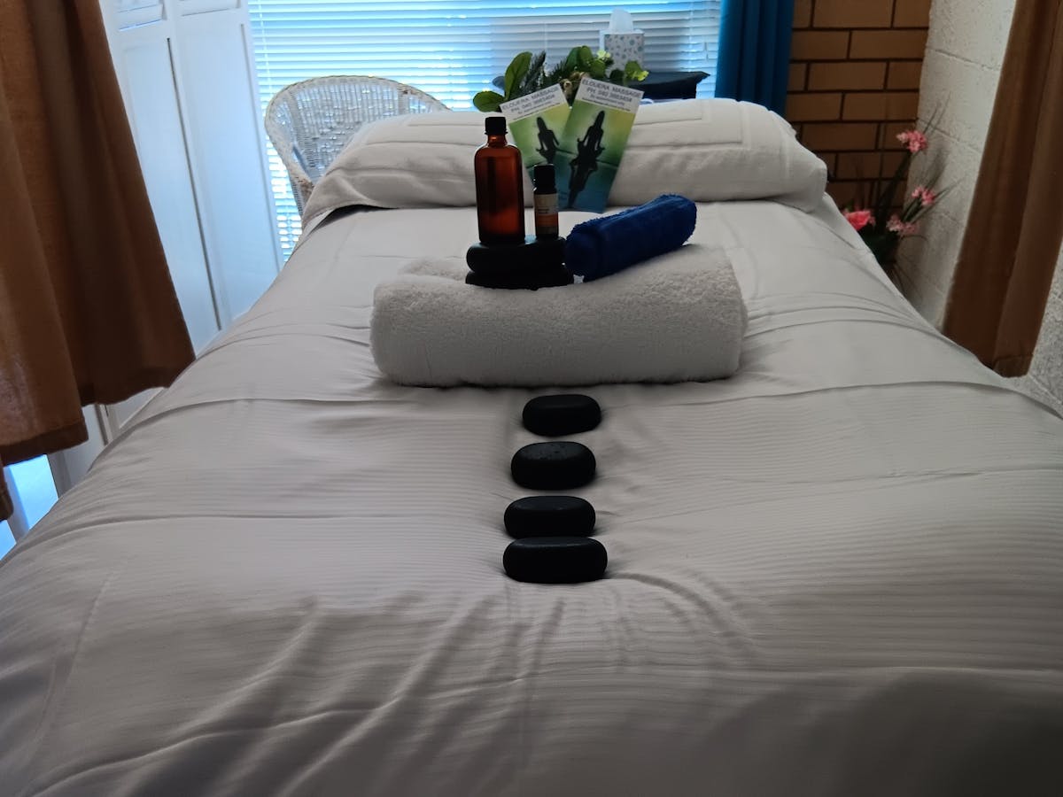 Elouera@Somerset.........On-Site Remedial Massage & Beauty