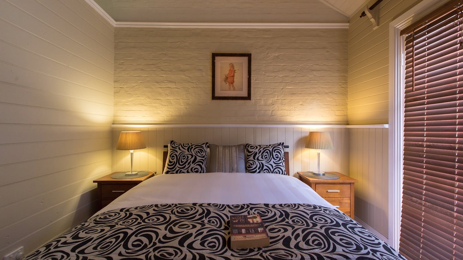 The Garden Room with Queen size bed