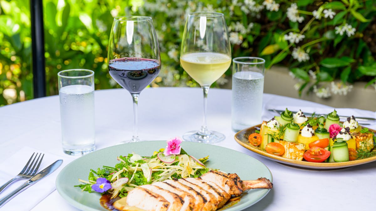 Lunch and wine dining outside