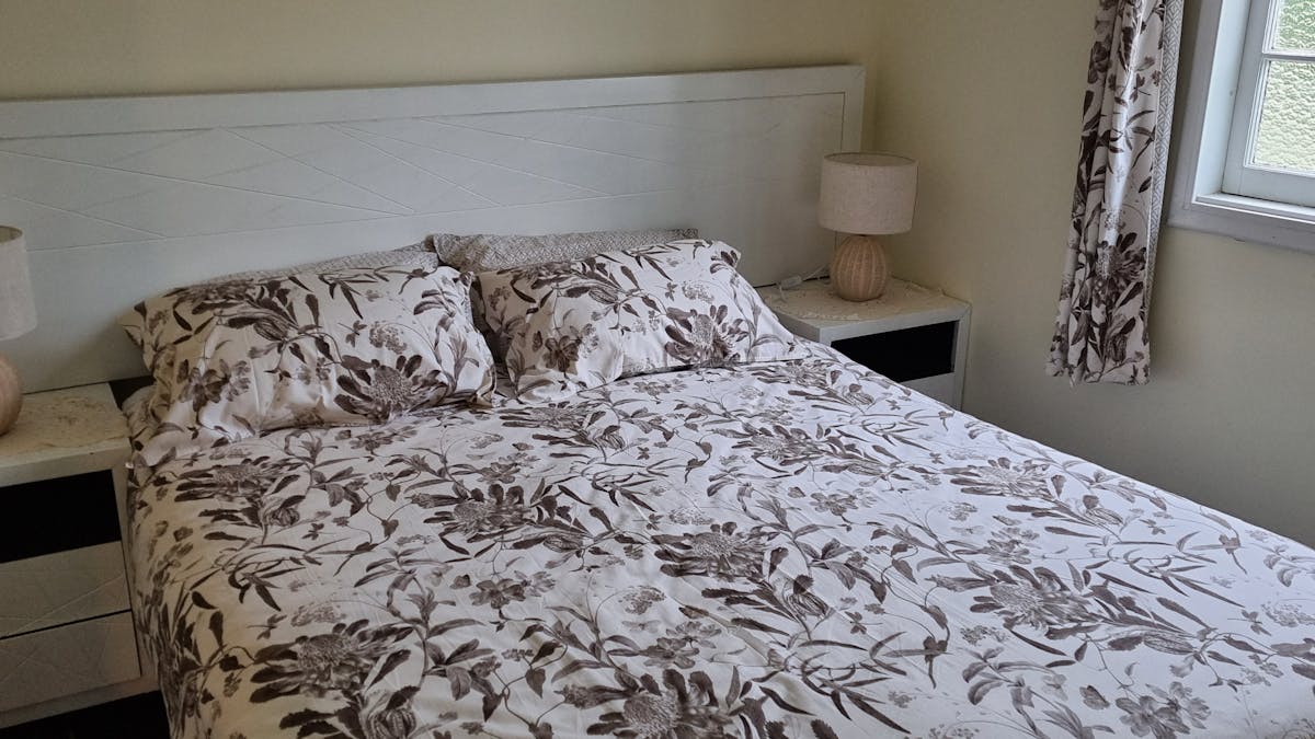 queen size bed