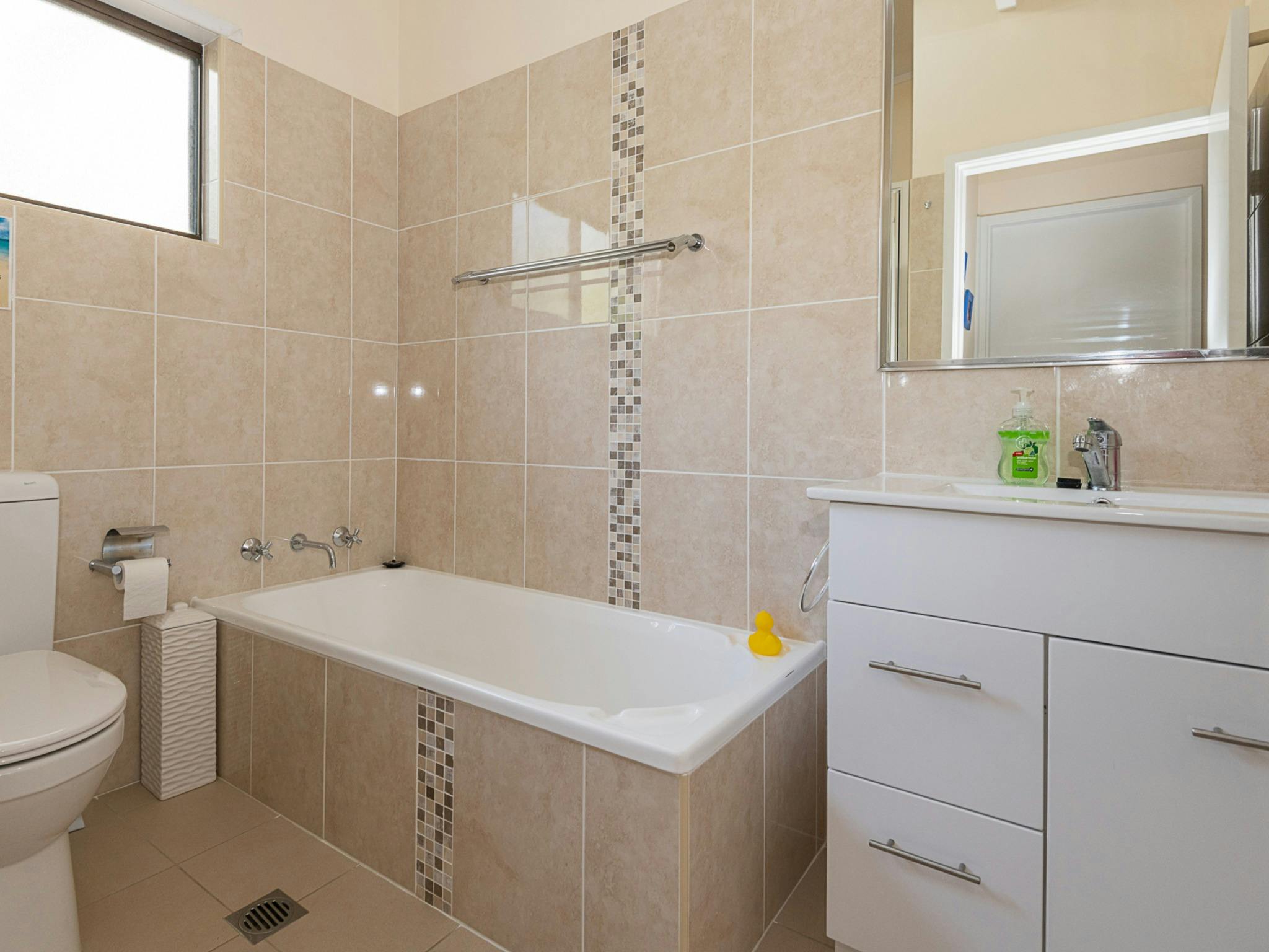 Batehaven Beach House bathroom two